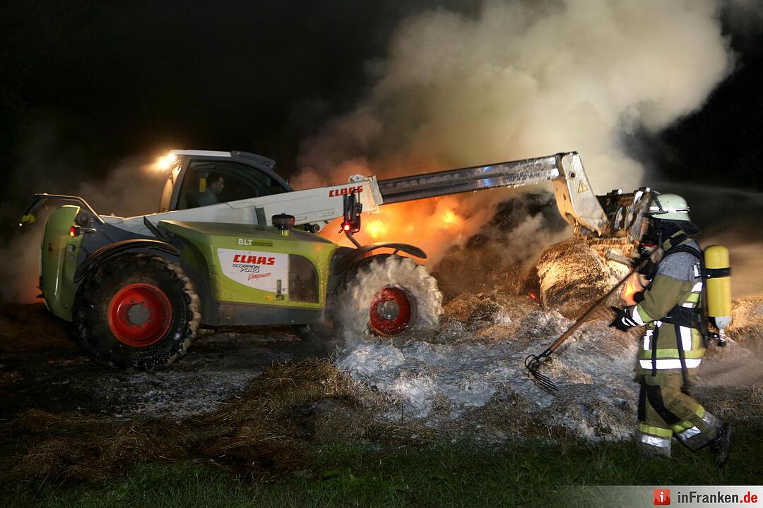 150 Strohballen gehen lichterloh in Flammen auf - Brandstiftung wahrscheinlich