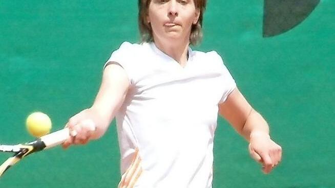 Beim 8:1-Sieg gegen den TC Thurnau blieb die Steinwiesener Spitzenspielerin Katrin Beierkuhnlein auch in ihrem dritten Einzel und im Doppel (mit Carmen Klinger) ungeschlagen. Foto: Hans Franz