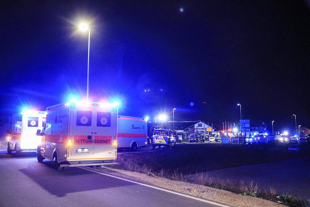 Brand in Elektrofachmarkt fordert Einsatzkräfte