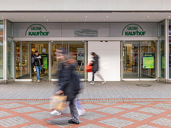 Kaufhof Erlangen schließt doch nicht: Oberbürgermeister hocherfreut - "super Nachricht"