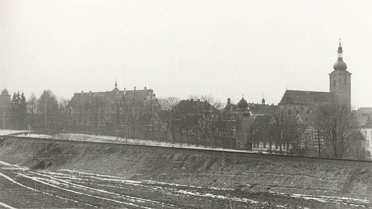 Diese historische Aufnahme verdeutlicht die Ausmaße des Bahndamms.  Foto: Archiv Steffen Schanz