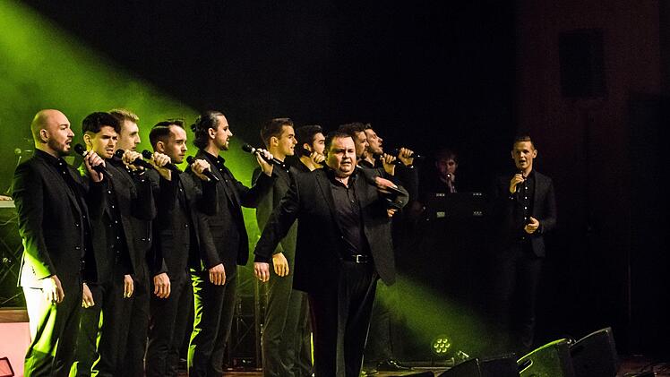 Tolle Show im Kongresshaus: "The 12 Tenors" wurden beim Coburg-Gastspiel von zahlreichen Fans bejubelt.Foto: Jochen Berger