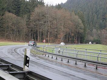 Die Kreisstraße 3 bei der Kremnitzbrücke  Foto: Friedwald Schedel