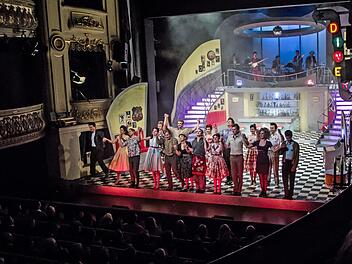 "A Spider Murphy Story": Tosenden Applaus gab es bei der Wiederaufnahme-Premiere des Rock'n'Roll-Musicals im Coburger Landestheater.Foto: Jochen Berger