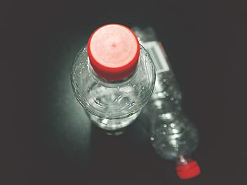 Trinkst du aus Plastikflaschen? Darum erhöht das deinen Blutdruck