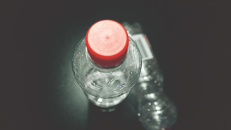 Trinkst du aus Plastikflaschen? Darum erhöht das deinen Blutdruck