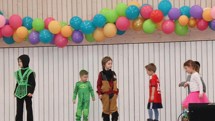 Impressionen vom Adelsdorfer Kinderfasching    Foto: Johanna Blum