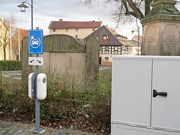 Die beiden E-Ladesäulen müssen in Reckendorf stillgelegt werden, weil keine Eichung erfolgen kann.  Foto: Adelheid Waschka