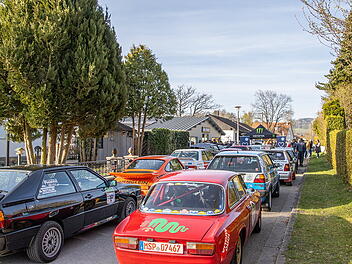Schwerer Unfall überschattet Rallye in Franken - Teilnehmer wird zum Helden