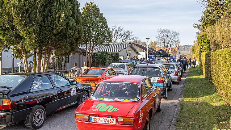 Schwerer Unfall überschattet Rallye in Franken - Teilnehmer wird zum Helden