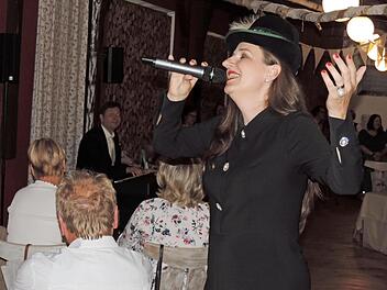 Silvia Kirchhof beeindruckte mit kraftvoller Stimme. Foto: Helmut Kistner