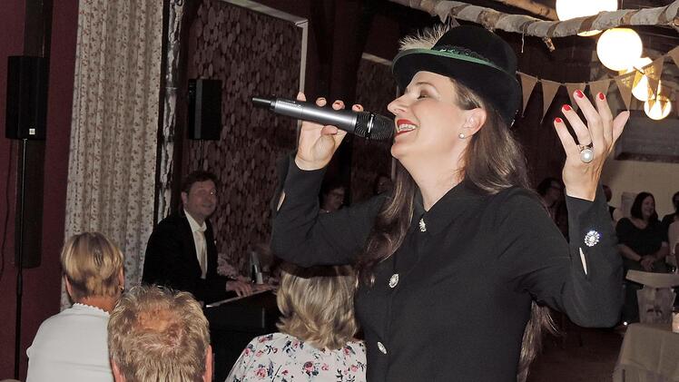 Silvia Kirchhof beeindruckte mit kraftvoller Stimme. Foto: Helmut Kistner
