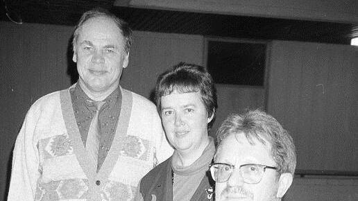 Albert Laudensack, Anneliese Albert und der damalige Präses Pater Edelbert Paul bei der Wahl im März 1994. Archiv
