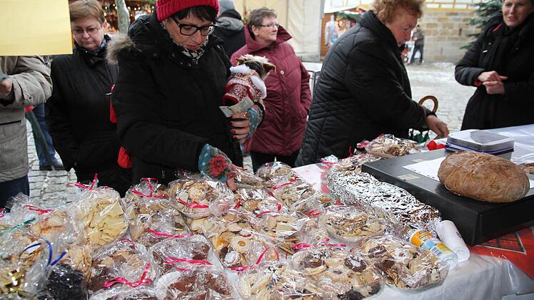 Weihnachtsgebäck lockt auf dem Adventsmarkt Foto: Mathias Erlwein
