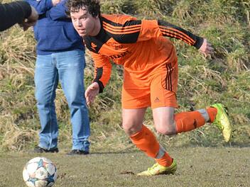 Auch zwei Klassen höher im Vorwärtsgang? Patrick Barthelmes, Neuzugang von der DJK Schondra, muss sich seinen Platz im Bezirksliga-Kader des SV Riedenberg erst noch erkämpfen. Foto: ssp