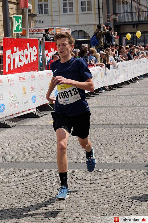 Weltkulturerbelauf in Bamberg: Der Zieleinlauf am Maxplatz