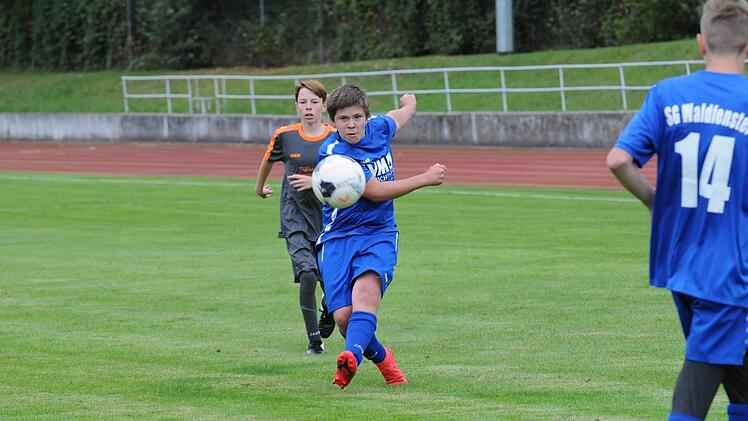 Tom Wehner (vorn) war einer von denen, die der SG Lauter den hohen Sieg gegen die SG Bad Kissingen mit Luca Hemberger (hinten) sicherten. Foto: ssp
