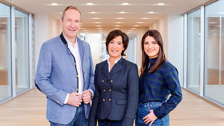 Sie f&uuml;hren das TV-Publikum durch die Gef&uuml;hlswelten von Politikern, die sich bei der Starkbierveranstaltung mehr oder weniger auf den Schlips getreten f&uuml;hlen (von links): Tilman Sch&ouml;berl, Ursula Heller und Sandra Rie&szlig;.