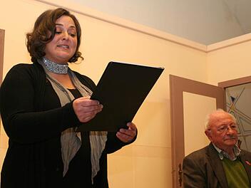 In der klassischen Variante: Sopranistin Claudia Elsinger singt "dERHamm" mit Klavierbegleitung von Thomas Fink. Foto: Evi Seeger