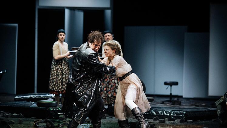 Szene aus William Shakespeares "Othello: Das Drama feierte Premiere am Landestheater Coburg.Foto: Sebastian Buff