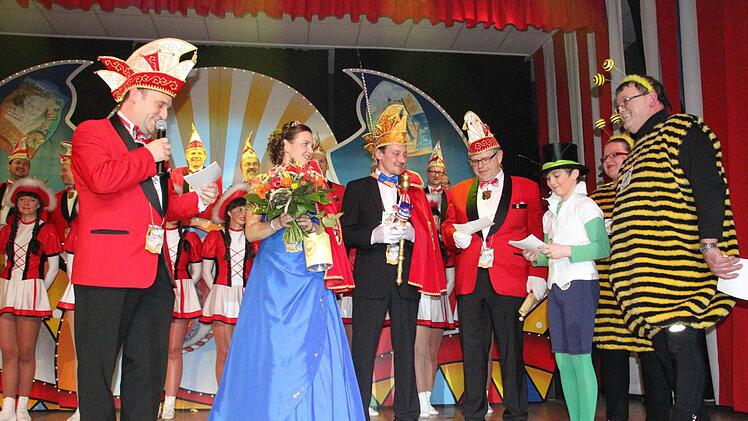 Sitzungspräsident Martin Panzer, Prinzessin Dana I. Prinz Holger I., Kanzler Georg Löffler, Flip Jakob Schick, Maja Elisabeth Kestel und Willi Stefan Ender (von links)  Foto: Friedwald Schedel