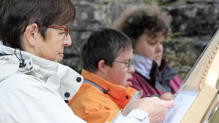 Die Veeh-Harfen-Gruppe aus Nüdlingen gestaltete die Bergzeit mit.