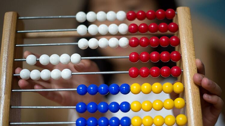 Die L&auml;nder sollen demnach mit bis zu 3,5 Milliarden Euro f&uuml;r die Kinderbetreuung rechnen k&ouml;nnen. Foto: Daniel Naupold/dpa