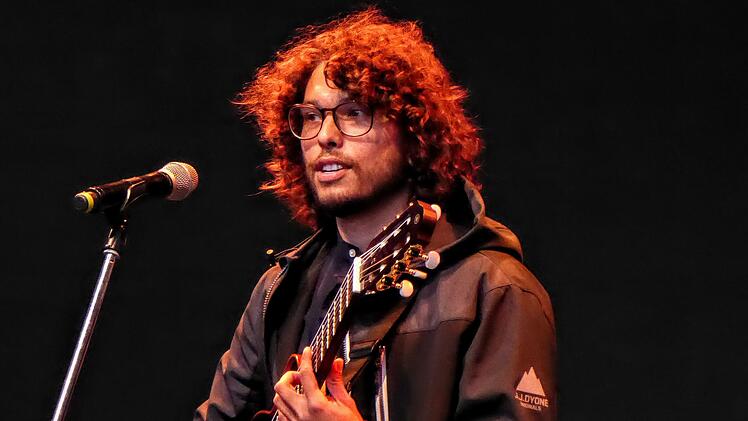 Samu Neves verzaubterte die Zuhörer beim Auftakt des dritten Festival-Wochenendes von "Coltur" mit brasilianischen Klängen.Foto: Jochen Berger