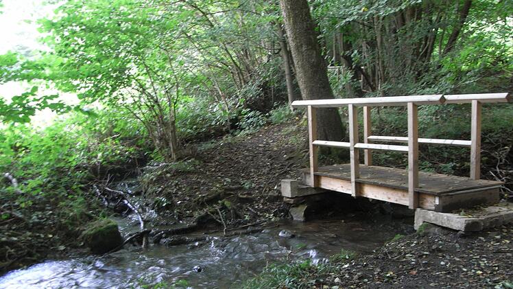 Kleine Brücke über den Oberlauf der Thulba bei Geroda.Joachim Rübel
