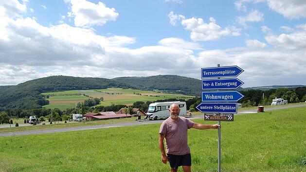 Karlheinz Reu&szlig; trifft mit seinem Wohnmobilstellplatz am Forellenhof bei Diebach den Geschmack seiner G&auml;ste.   Foto: Wolfgang D&uuml;nnebier