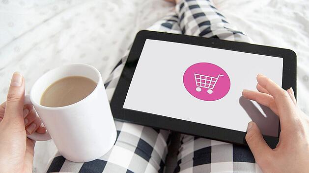 Beim Online-Shopping kannst du schnell in die Schuldenfalle tappen.