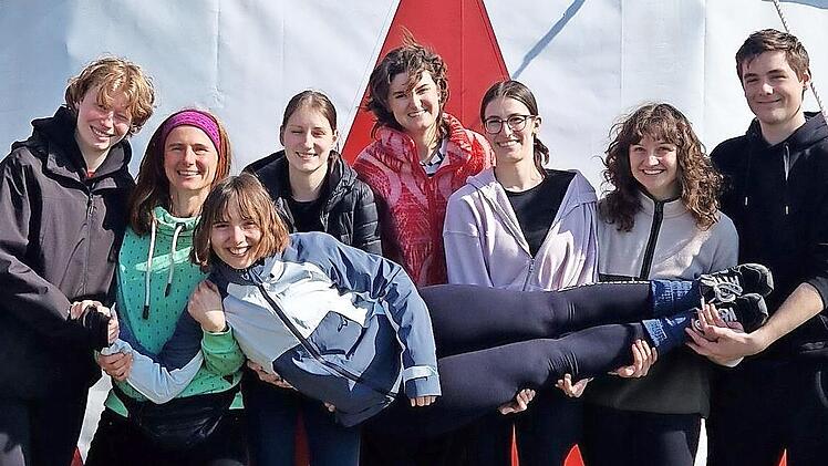 Die Teilnehmenden an der Zirkustrainerinnen-Ausbildung auf dem Volkersberg.