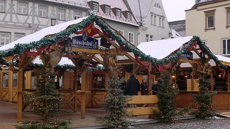 Ein Unbekannter hat mit einem Buttersäure-Anschlag am Samstagabend die Ü-30-Party im Winterdorf  gesprengt. Fotos: privat