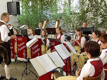 Die Musikkapelle Hetzlos unter Robert Knüttel ist ein Aushängeschild der Ortsgemeinschaft. Foto: Günther Straub