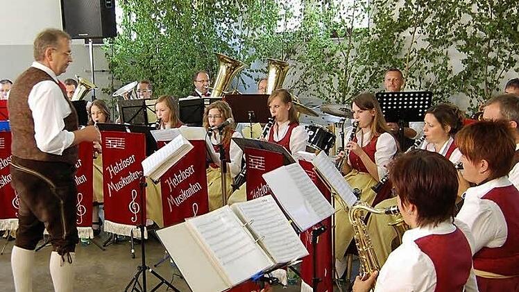 Die Musikkapelle Hetzlos unter Robert Knüttel ist ein Aushängeschild der Ortsgemeinschaft. Foto: Günther Straub