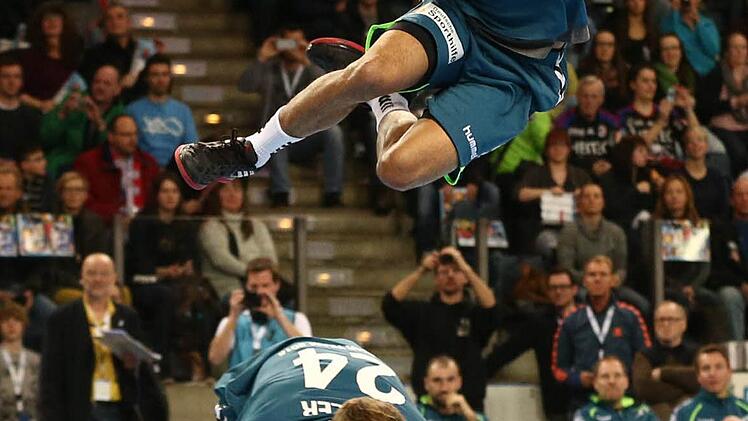 Für die Galerie: Raul Santos (All-Star-Team) beim Kempa-Trick.