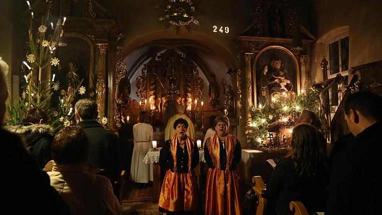 Die Sängerinnen des Torbergtrios in der Sankt-Moritz-Kapelle Foto: Franz Galster