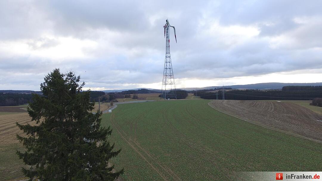 Unwetter über Franken - Böe knickt Rotorblatt ab