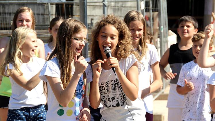 Am Erweiterungsbau der Carl-Platz-Schule wurde Richtfest gefeiert.  Foto: Richard Sänger