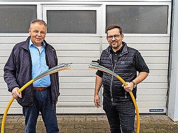 Bürgermeisterkandidat Georg Eismann und CSU-Ortsvorsitzender Johannes Eismann sorgen sich um den Glasfaserausbau.