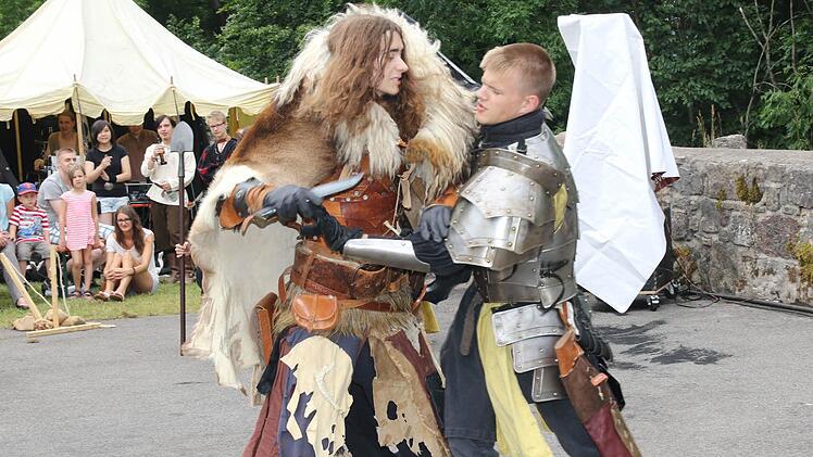 Spannende Ritterkämpfe gab es auf der Lauterburg zusehen. Foto: Michael Stelzner