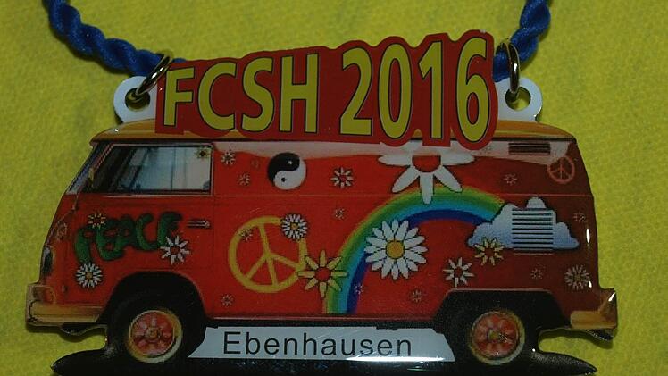 Ein bunt gemalter VW-Bus ist der Sessionorden des FCSH 2016. Er wurde vom Prinzenpaar Jutta III. und Andreas I. entworfen. Foto: Stefan Geiger