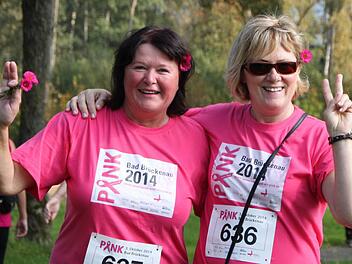 Ein starkes Zeichen gegen Brustkrebs: Auch diese beide Frauen liefen beim Pinklauf mit. Fotos: Ulrike Müller