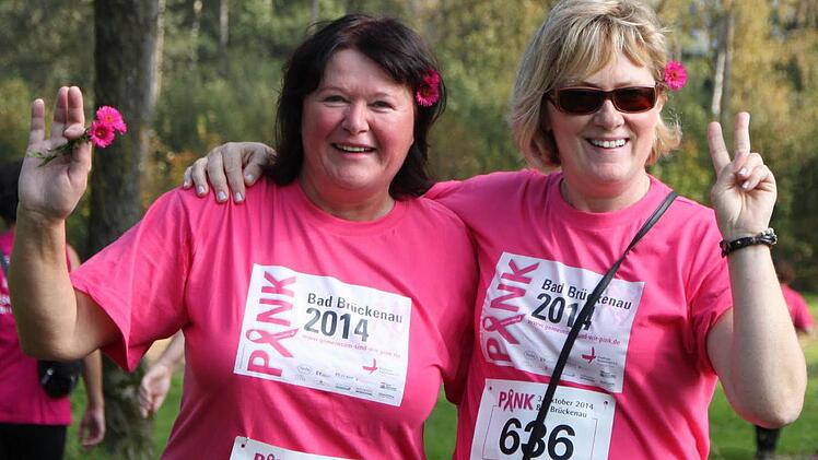 Ein starkes Zeichen gegen Brustkrebs: Auch diese beide Frauen liefen beim Pinklauf mit. Fotos: Ulrike Müller