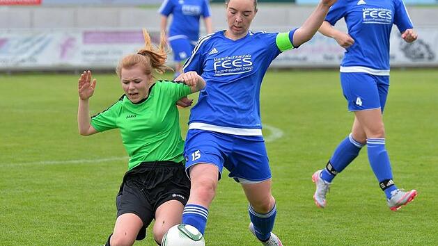 ASV Weisendorf - SpVgg Reuth. Die Gastgeberinnen um Spielführerin Vivien Flierl bekamen zwar Starthilfe in Form eines Eigentors, gewannen aber noch souverän mit 5:0.  Foto: Picturedreams