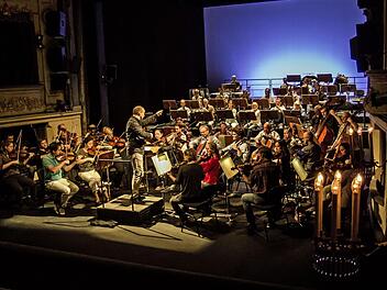 Roland Kluttig dirigierte Mendelssohns 3. Sinfonie beim Concertino im Landestheater.Foto: Jochen Berger