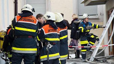 Etwa 50 Feuerwehrleute waren binnen acht Minuten zur Stelle, um das Feuer zu bekämpfen. Foto: Tobias Köpplinger