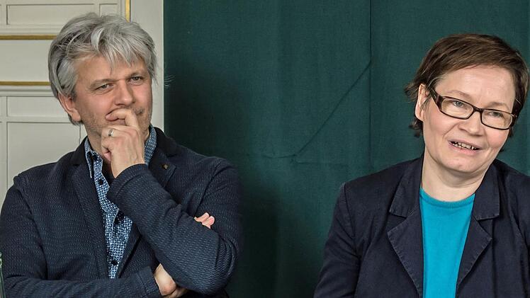 Schauspieldramaturgin Carola von Gradulewski und Schauspieldirektor Matthias StraubFoto: Jochen Berger