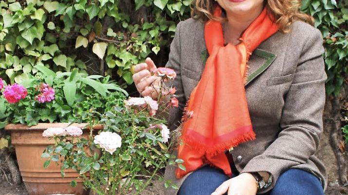 Ljubka zu Guttenberg ist auch eine leidenschaftliche Gärtnerin und liebt es, Rosen zu pflanzen. Foto: Sonny Adam