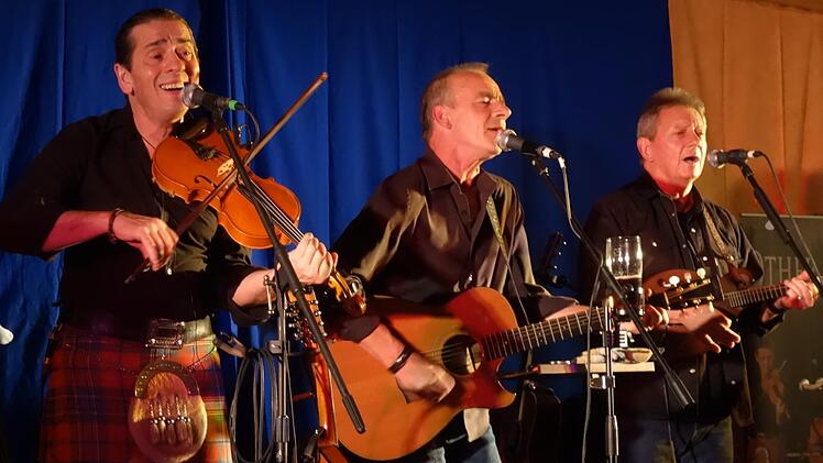 Die Band "Other Roads" begeisterte die Besucher bei ihrem Konzert  im  Münnerstädter Schützenhaus. Heike Beudert